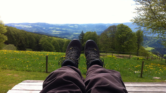 Bank mit Aussicht auf Schwarzwald