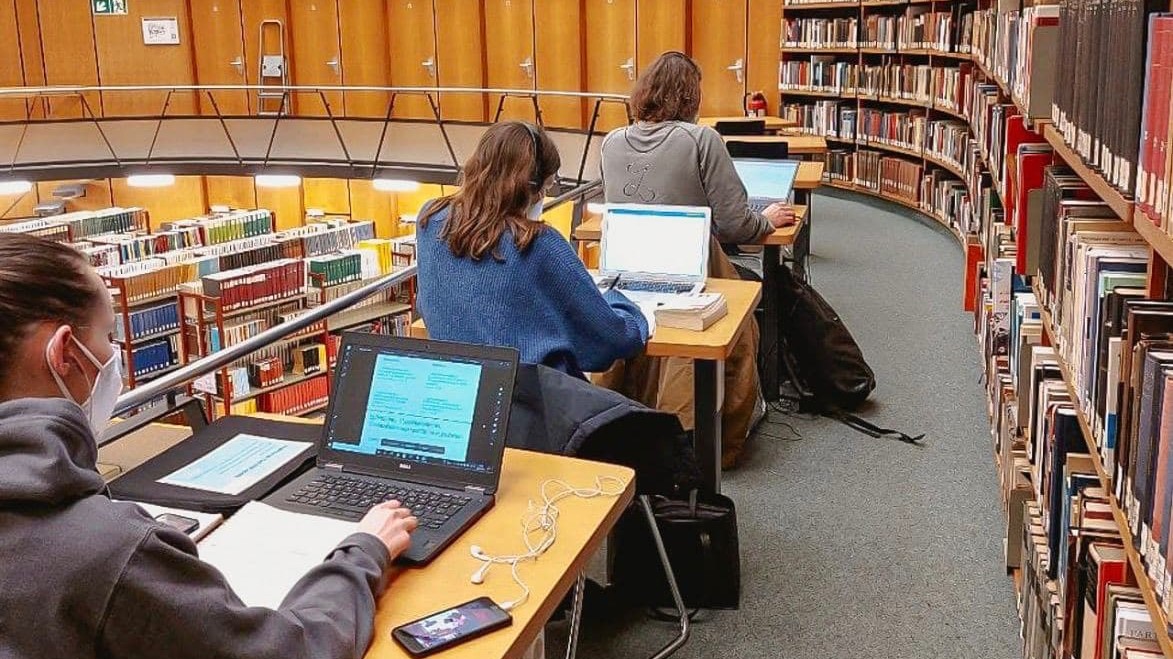 Wie Musikhören beim Lernen hilft Beitragsbild Wie Musikhören beim Lernen hilft