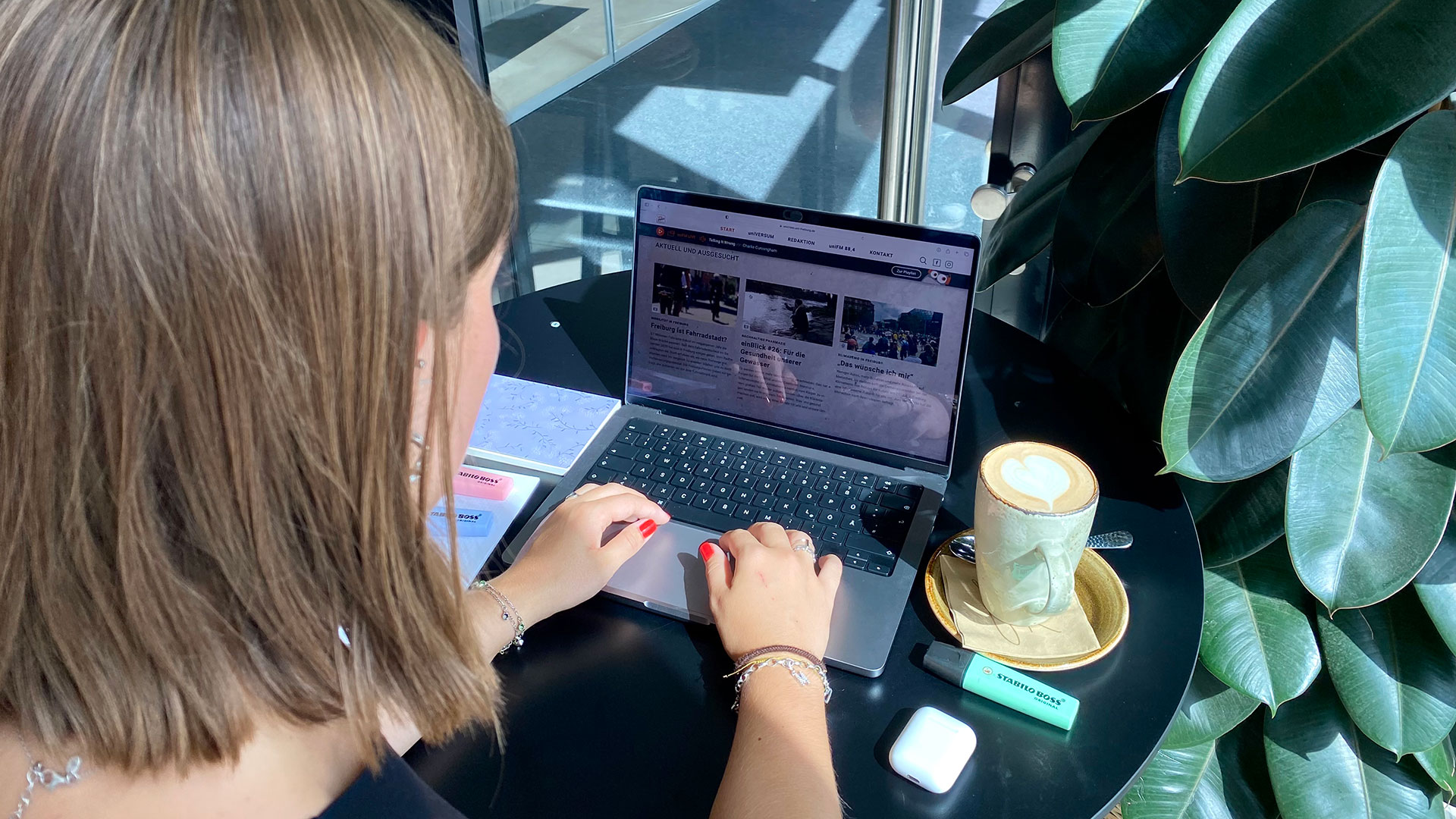 Abgebrühte Studierende und ihr heißbegehrter Kaffee Beitragsbild Abgebrühte Studierende und ihr heißbegehrter Kaffee