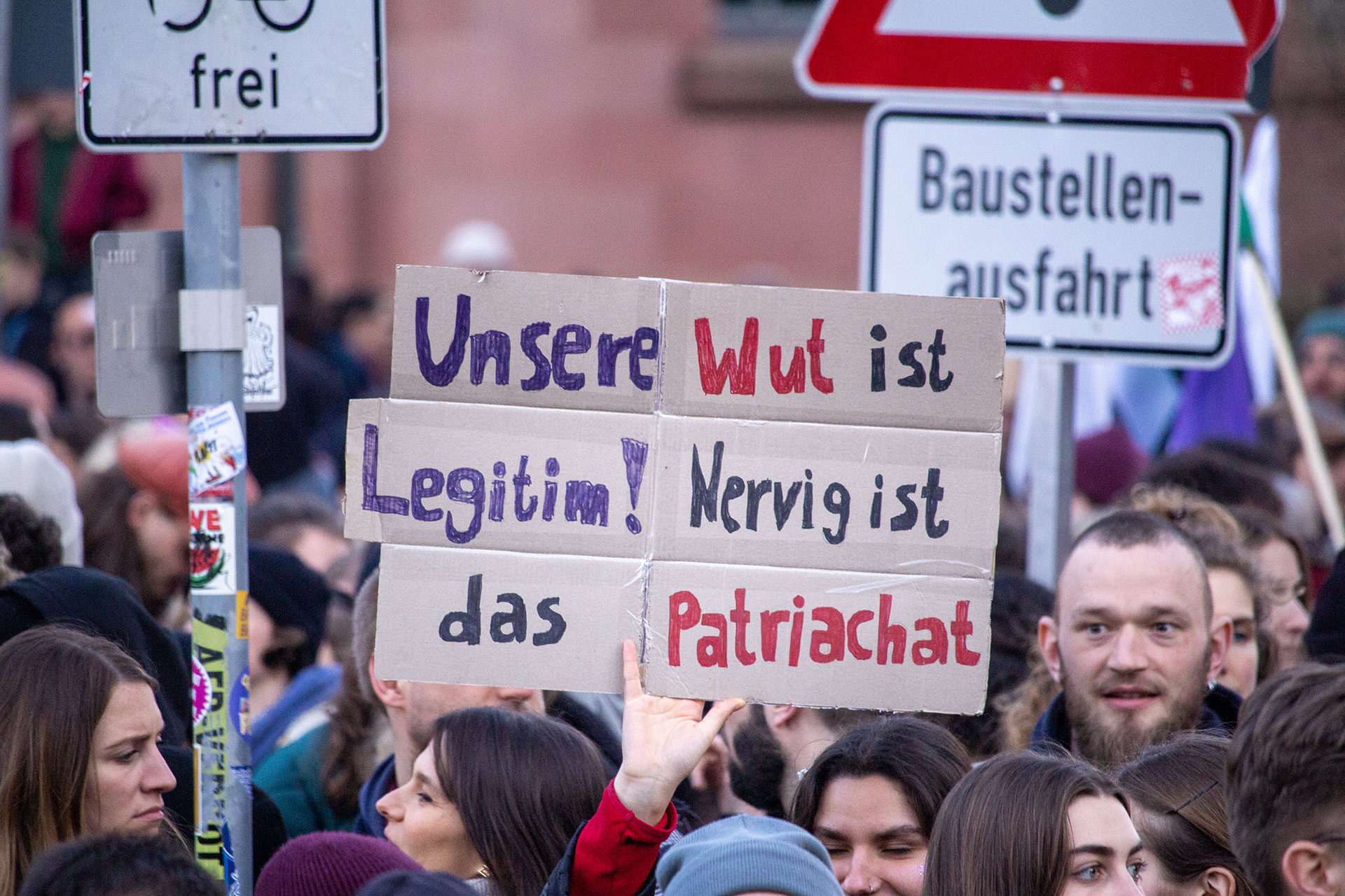 Frauenstreik_Demo_Unsere-Wut-ist-legitim