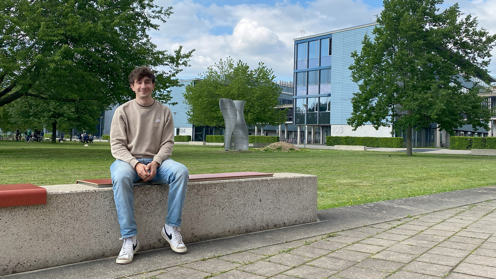 „… und was machst du so?“  Beitragsbild „… und was machst du so?“