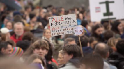 Der blaue Osten und der schwarze Westen