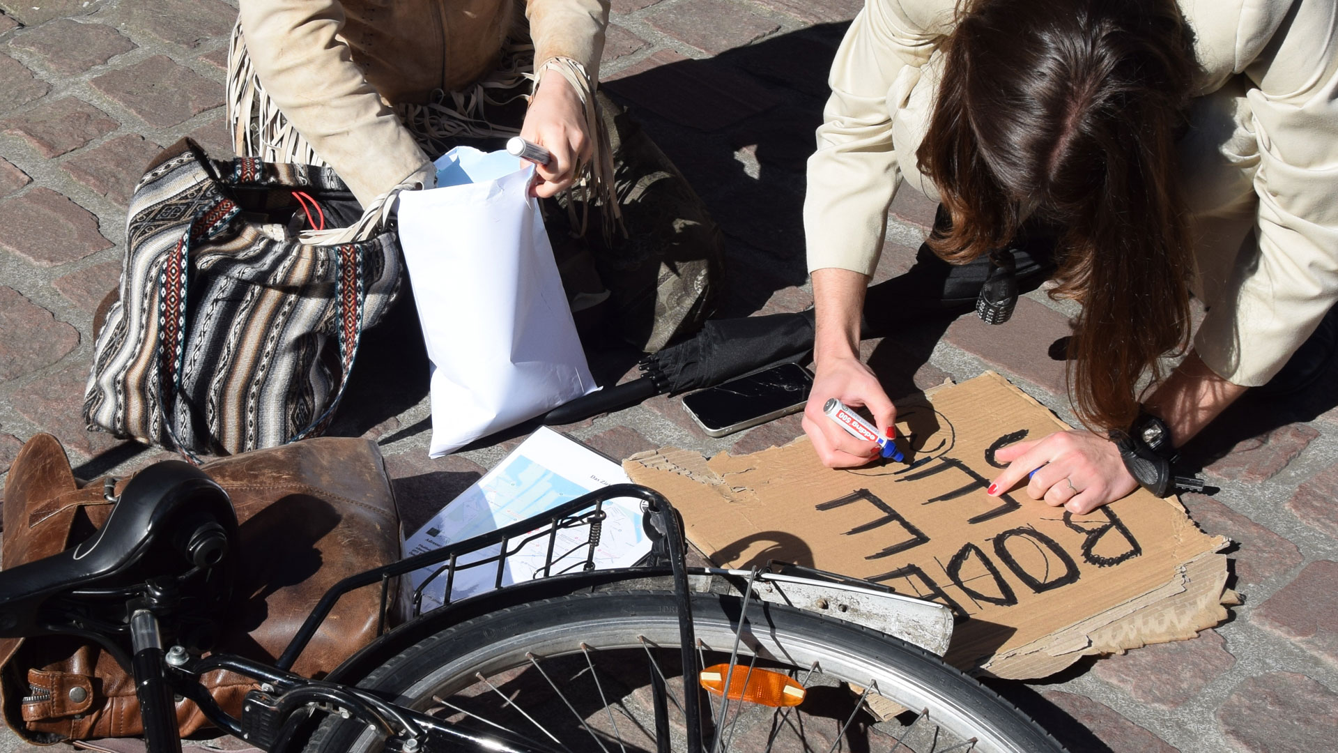 Bus, Bahn oder doch per Anhalter? Beitragsbild Bus, Bahn oder doch per Anhalter?